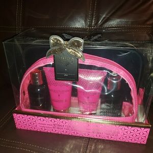 Baylis and Harding gift set